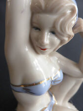 PIN UP MARIEE SEXY EN MAILLOT PORCELAINE STYLE ANNEES 40 BAIGNEUSE MOD BLEU OR 