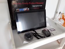 NEW 18.5" LCD DIGITAL PHOTO FRAME.